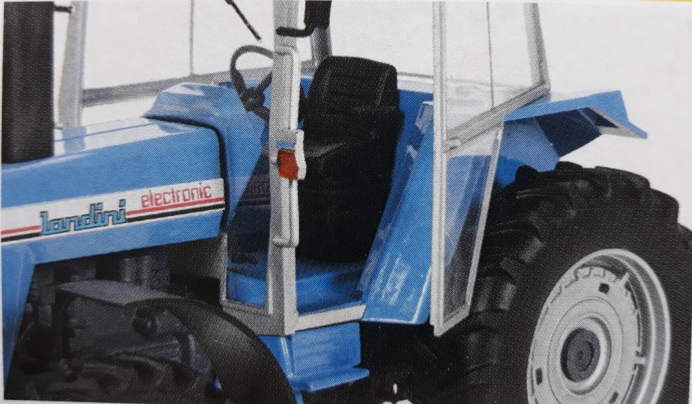 Tracteur LANDINI 16000 DT 1/24 HELLER