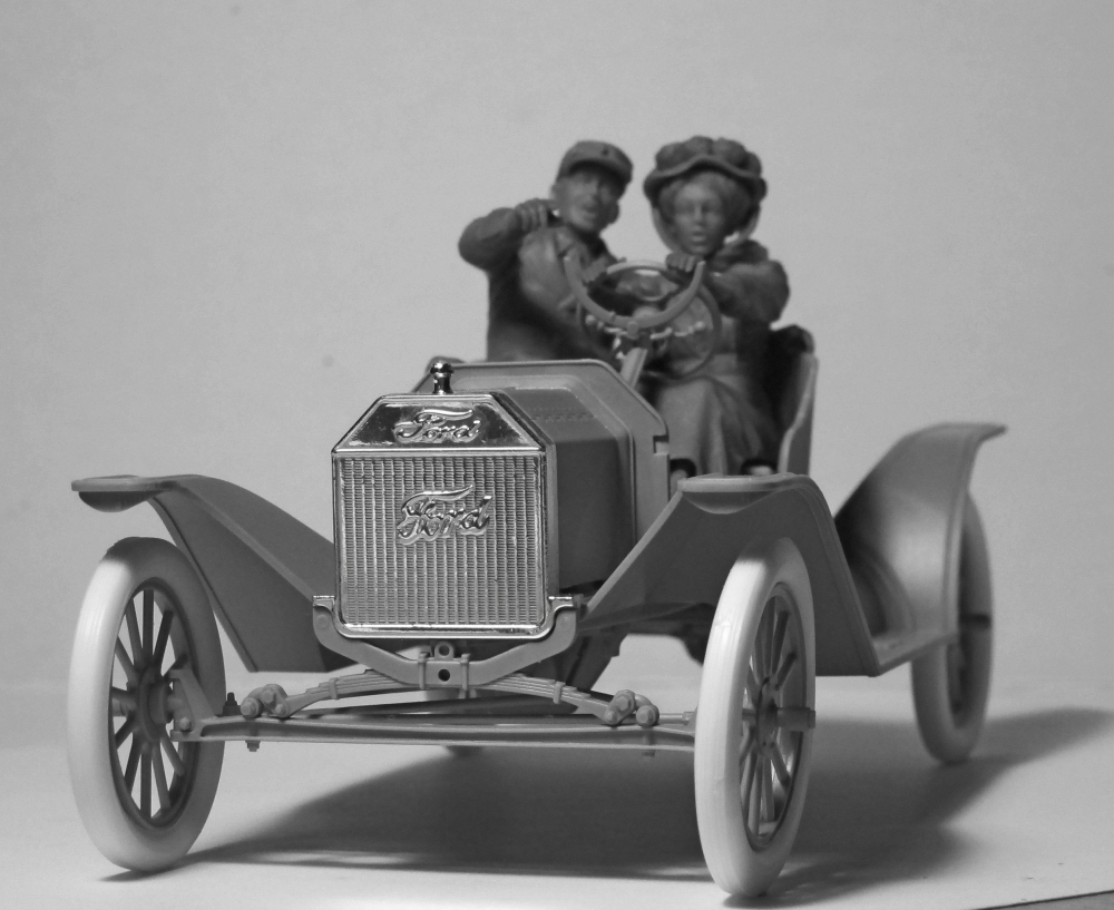 ICM 24026 Speedster with American Sport Car Drivers Model T 1913 1/24 